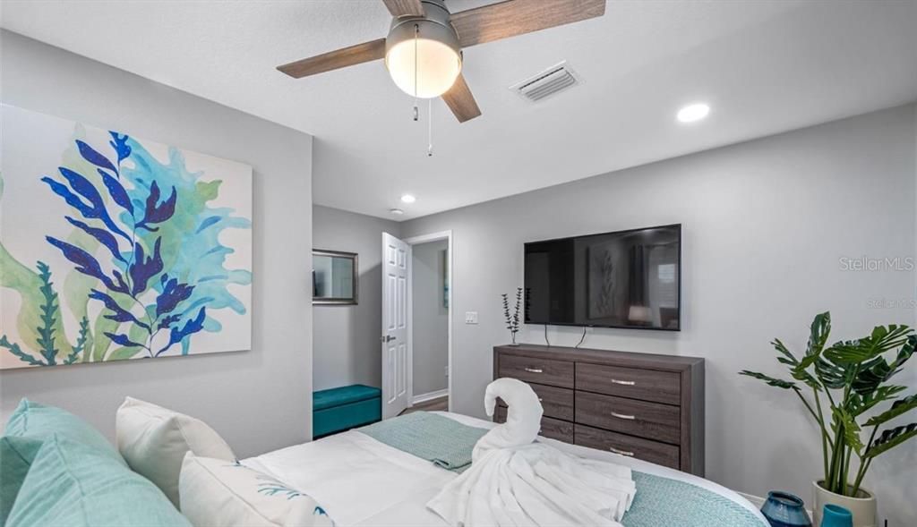 For Sale: $2,525,000 (8 beds, 4 baths, 3943 Square Feet)