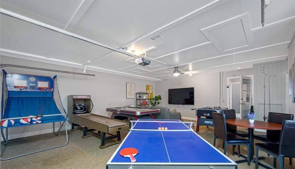 For Sale: $2,525,000 (8 beds, 4 baths, 3943 Square Feet)
