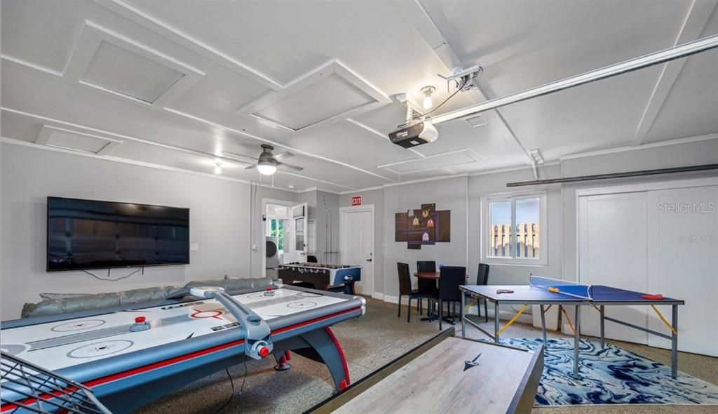 For Sale: $2,525,000 (8 beds, 4 baths, 3943 Square Feet)