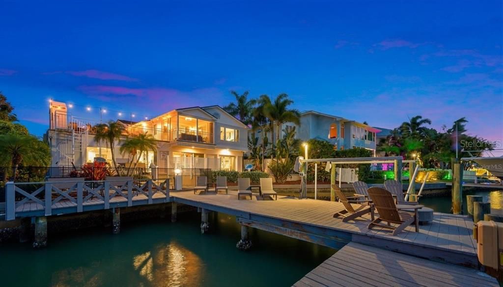 For Sale: $2,525,000 (8 beds, 4 baths, 3943 Square Feet)