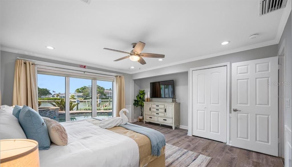 For Sale: $2,525,000 (8 beds, 4 baths, 3943 Square Feet)