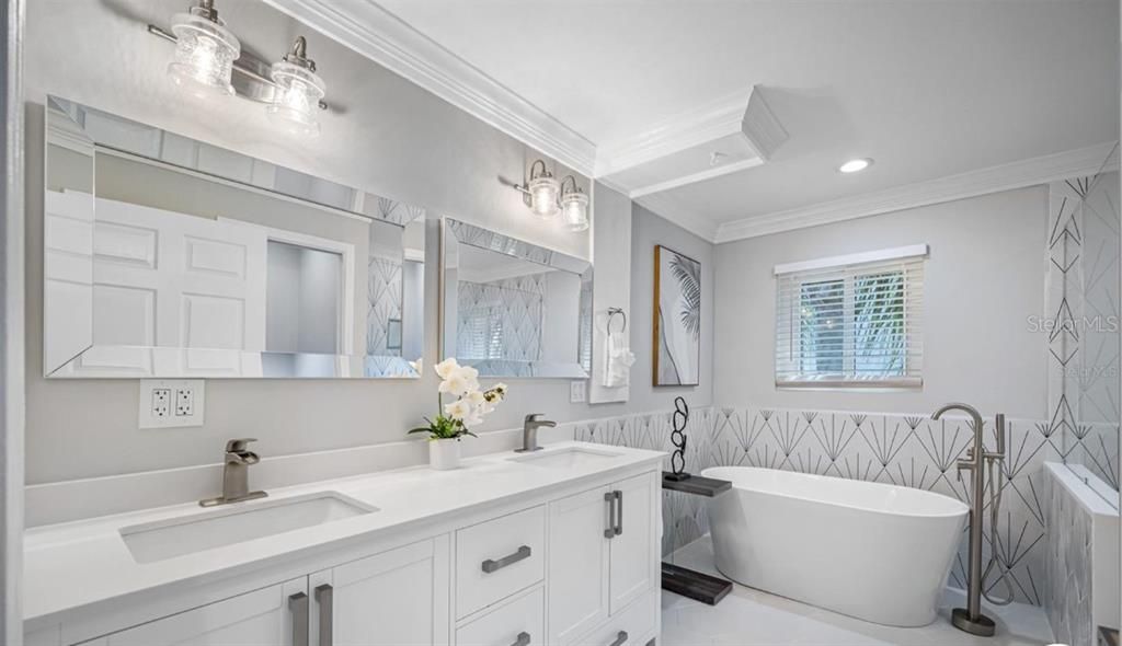 For Sale: $2,525,000 (8 beds, 4 baths, 3943 Square Feet)