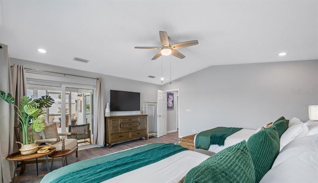 For Sale: $2,525,000 (8 beds, 4 baths, 3943 Square Feet)