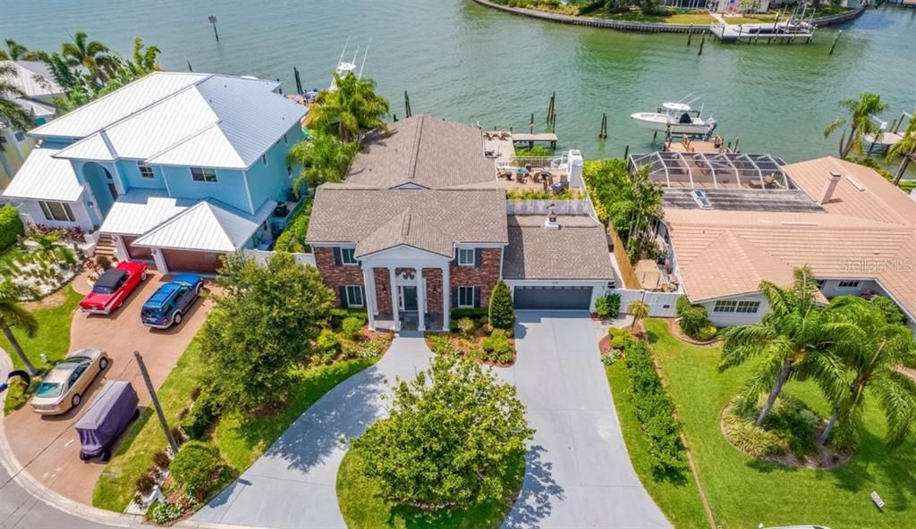 For Sale: $2,525,000 (8 beds, 4 baths, 3943 Square Feet)