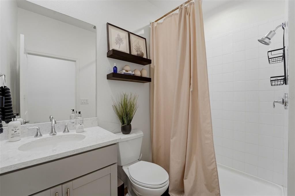 En Venta: $815,000 (4 camas, 3 baños, 3362 Pies cuadrados)