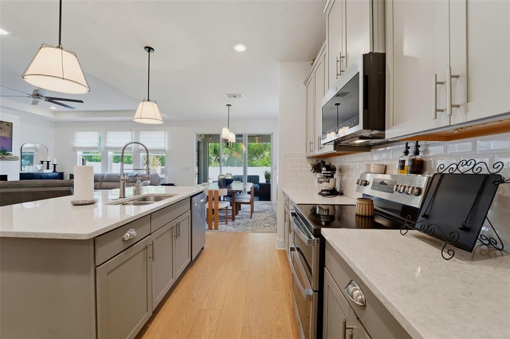 En Venta: $815,000 (4 camas, 3 baños, 3362 Pies cuadrados)