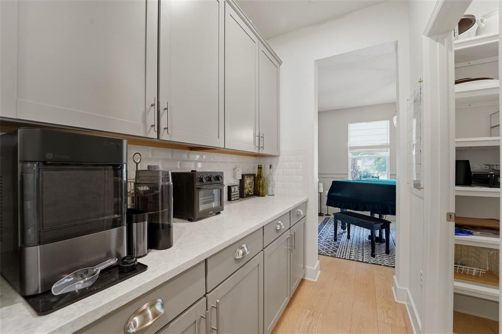 En Venta: $815,000 (4 camas, 3 baños, 3362 Pies cuadrados)