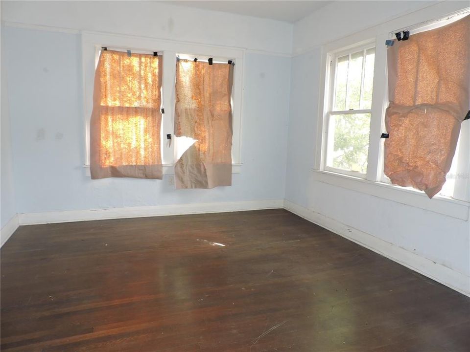 Activo con contrato: $139,000 (3 camas, 2 baños, 1866 Pies cuadrados)