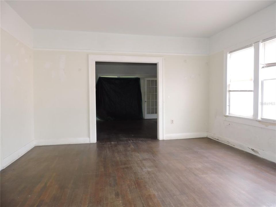 Activo con contrato: $139,000 (3 camas, 2 baños, 1866 Pies cuadrados)