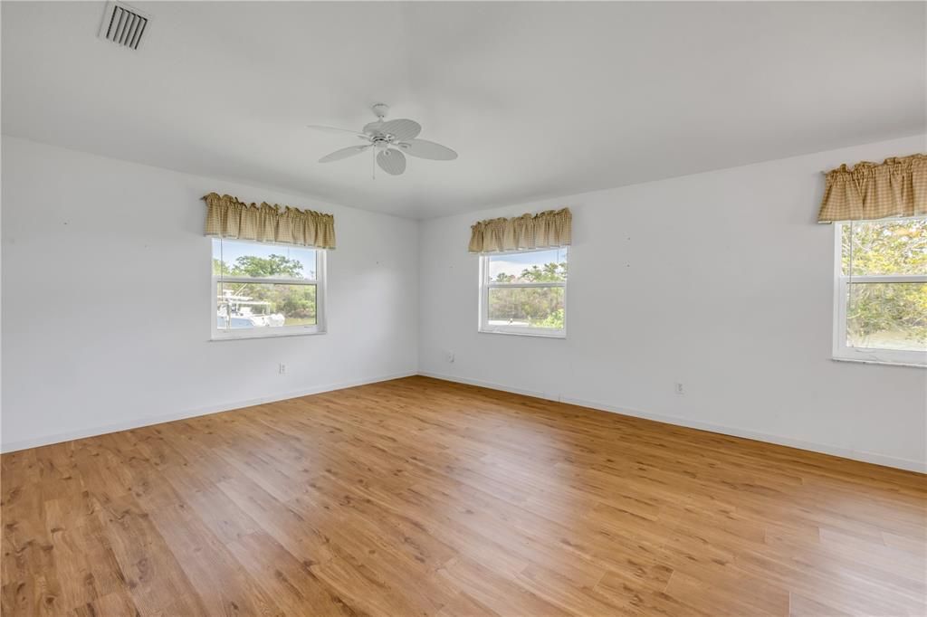 For Sale: $975,000 (3 beds, 2 baths, 2259 Square Feet)