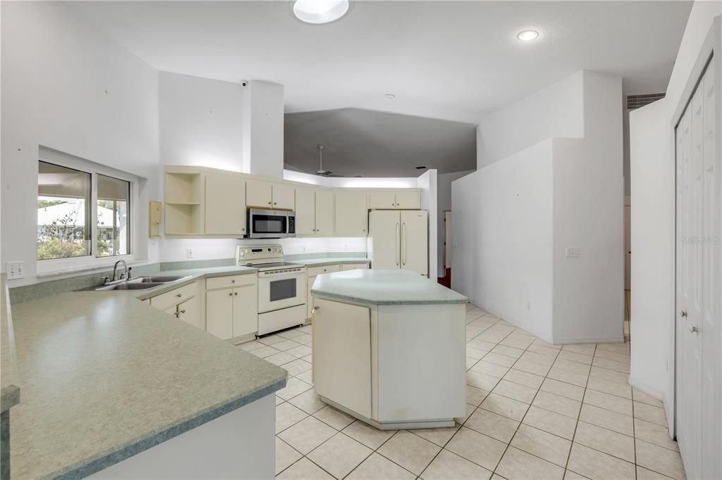 For Sale: $975,000 (3 beds, 2 baths, 2259 Square Feet)