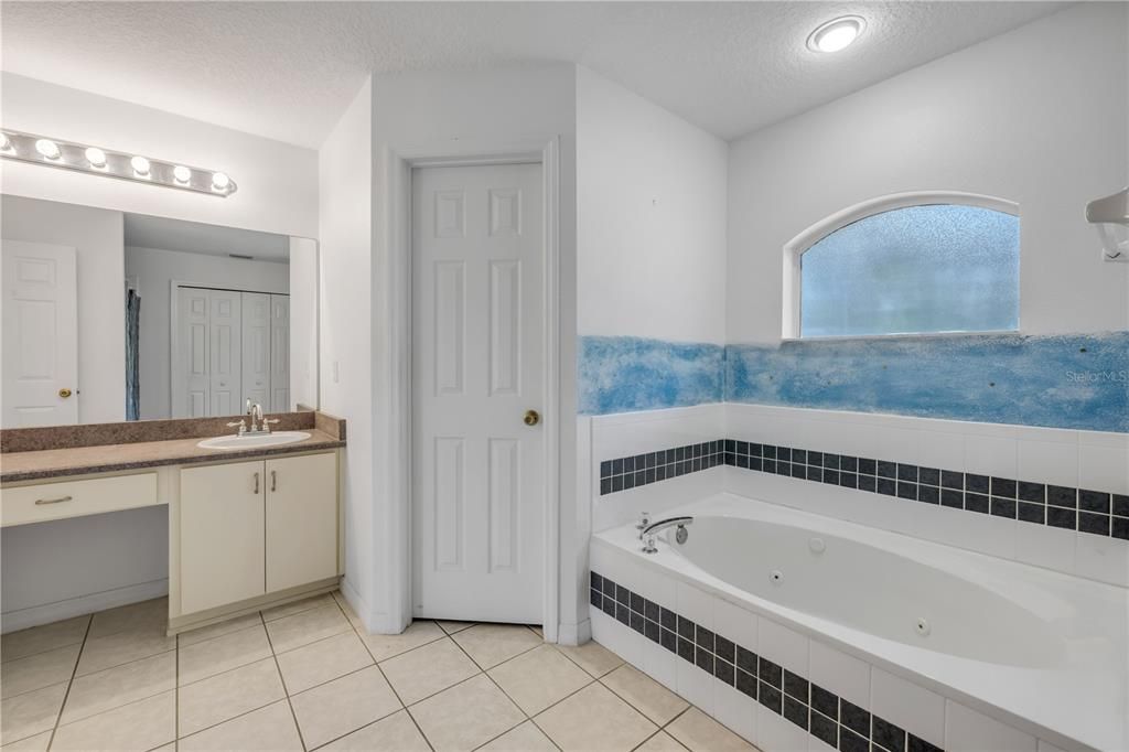 For Sale: $975,000 (3 beds, 2 baths, 2259 Square Feet)