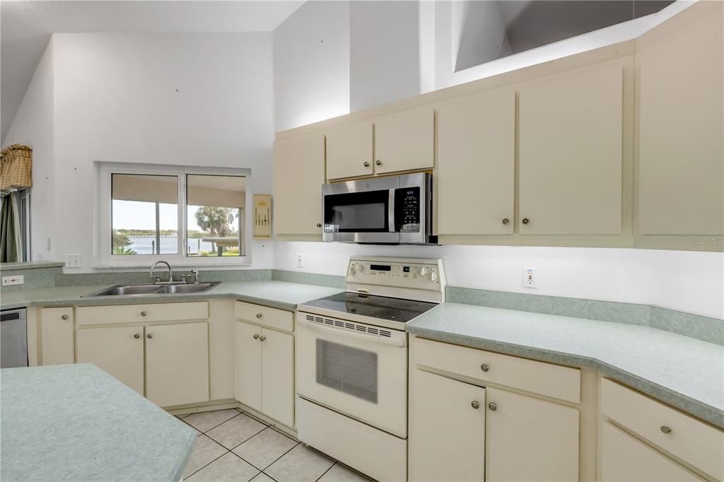 For Sale: $975,000 (3 beds, 2 baths, 2259 Square Feet)