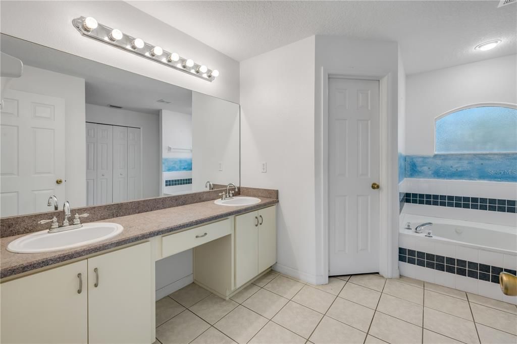 For Sale: $975,000 (3 beds, 2 baths, 2259 Square Feet)
