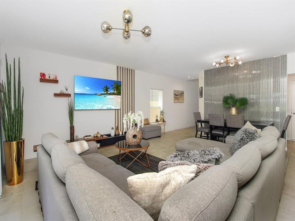 待售: $499,999 (4 贝兹, 2 浴室, 2155 平方英尺)