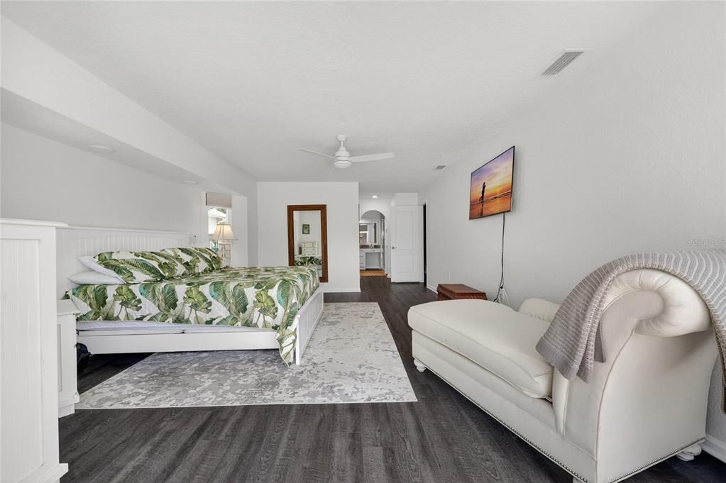 En Venta: $550,000 (3 camas, 2 baños, 2031 Pies cuadrados)