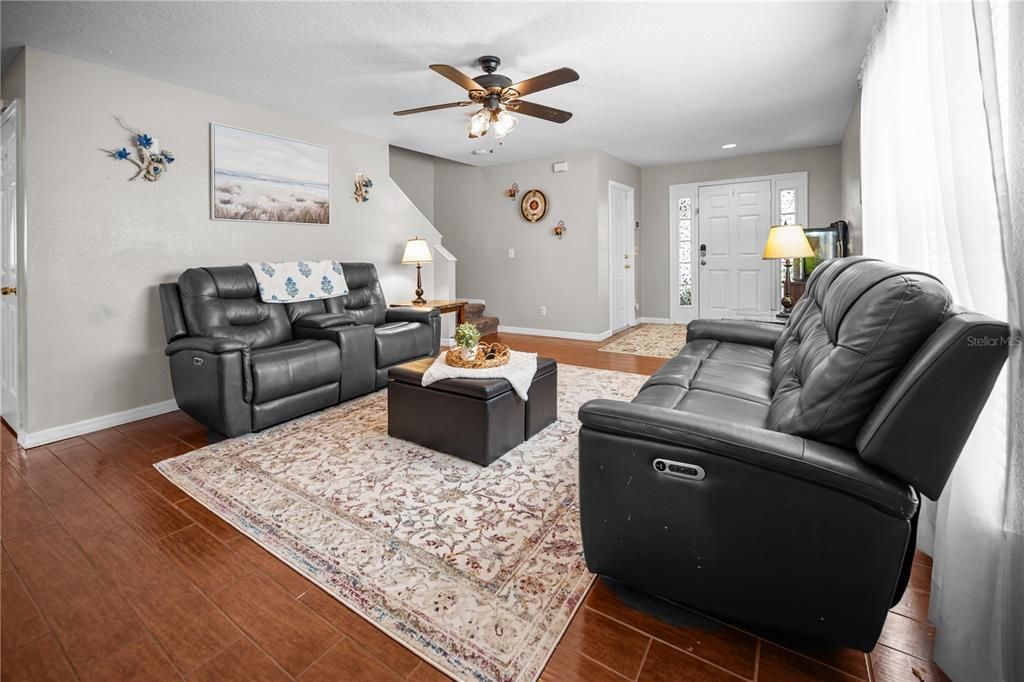 Active With Contract: $350,000 (4 beds, 2 baths, 1533 Square Feet)