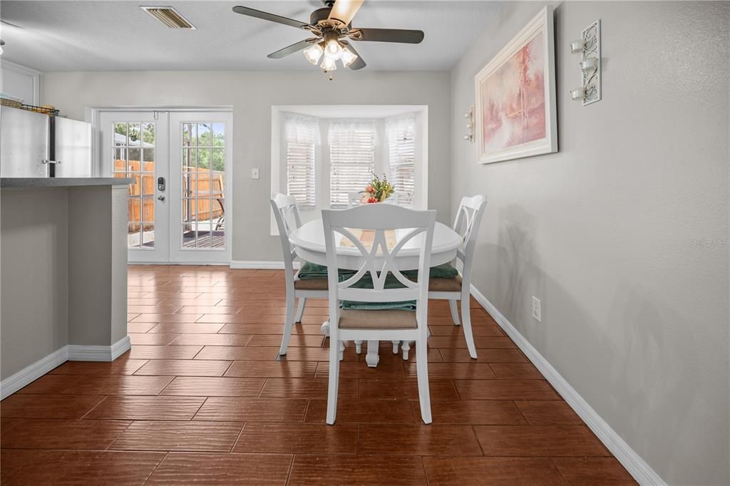 Active With Contract: $350,000 (4 beds, 2 baths, 1533 Square Feet)