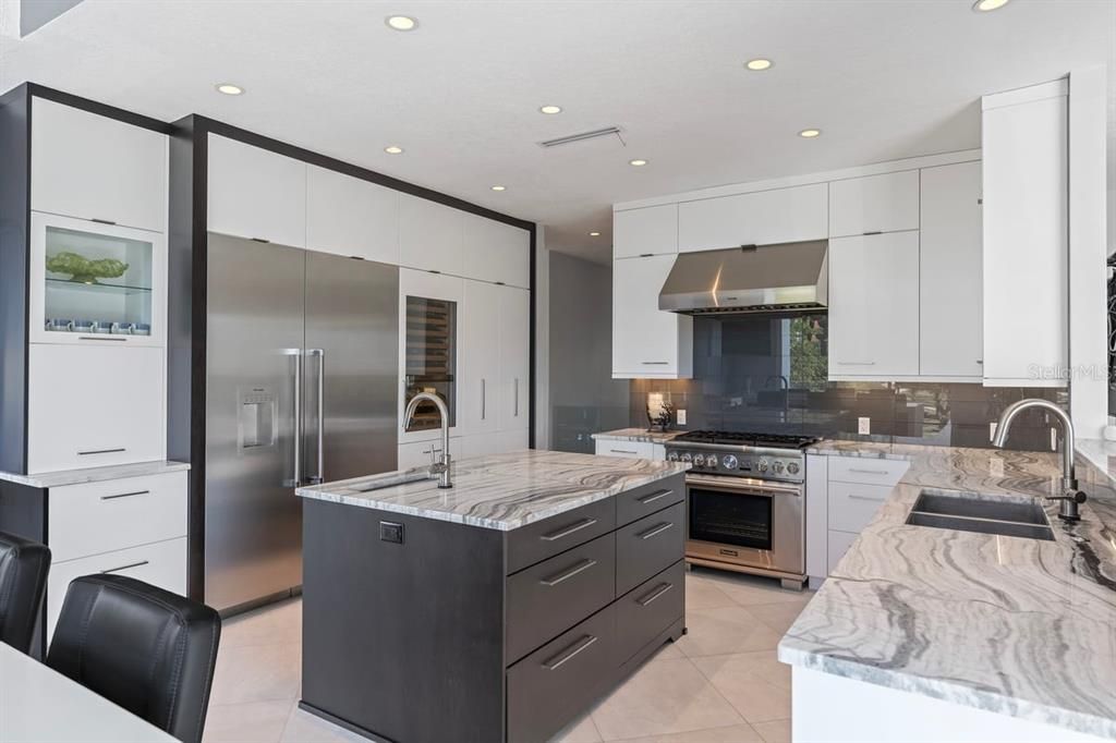For Sale: $2,445,000 (6 beds, 5 baths, 5071 Square Feet)