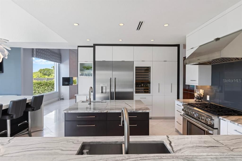 For Sale: $2,445,000 (6 beds, 5 baths, 5071 Square Feet)