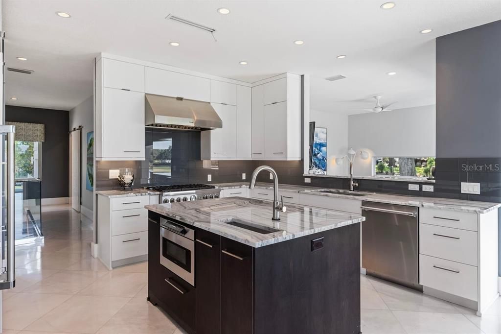 For Sale: $2,445,000 (6 beds, 5 baths, 5071 Square Feet)
