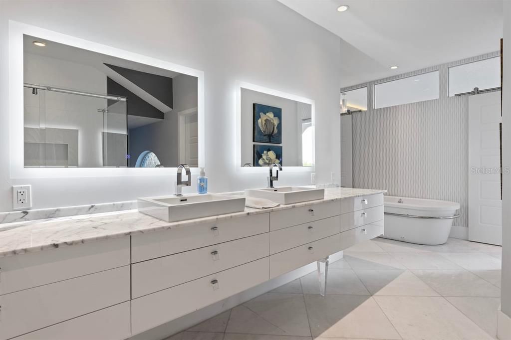 For Sale: $2,445,000 (6 beds, 5 baths, 5071 Square Feet)
