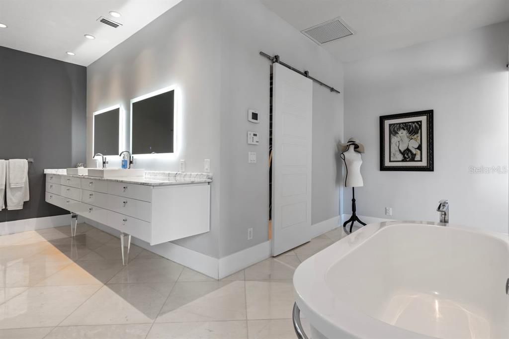 For Sale: $2,445,000 (6 beds, 5 baths, 5071 Square Feet)