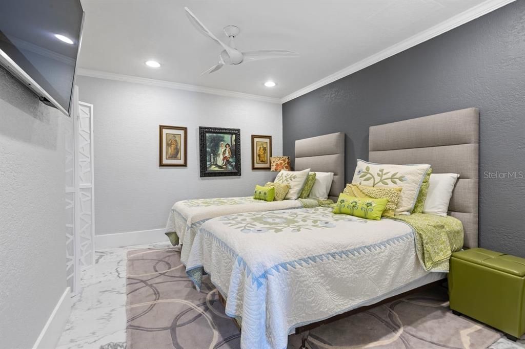 For Sale: $2,445,000 (6 beds, 5 baths, 5071 Square Feet)