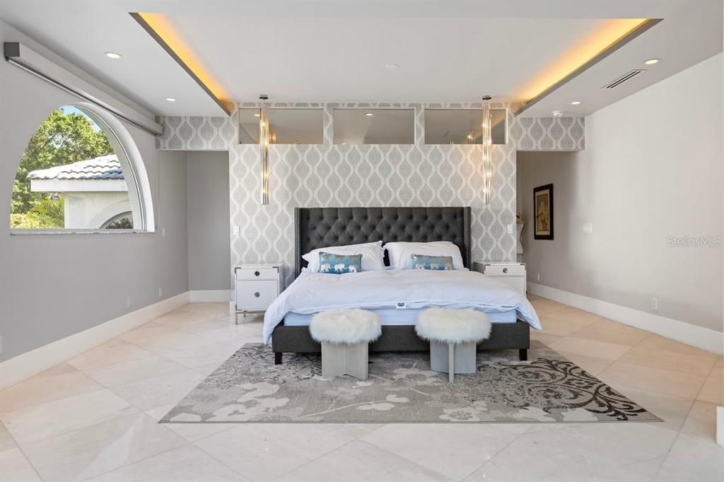 For Sale: $2,445,000 (6 beds, 5 baths, 5071 Square Feet)