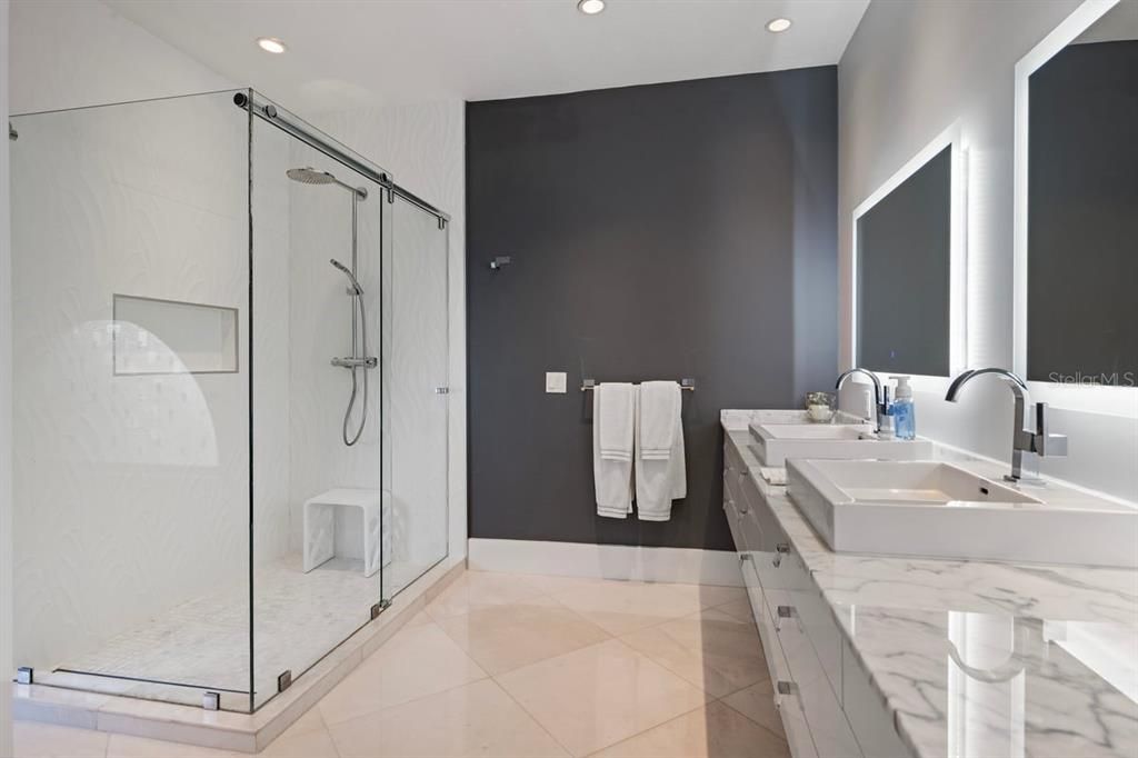 For Sale: $2,445,000 (6 beds, 5 baths, 5071 Square Feet)