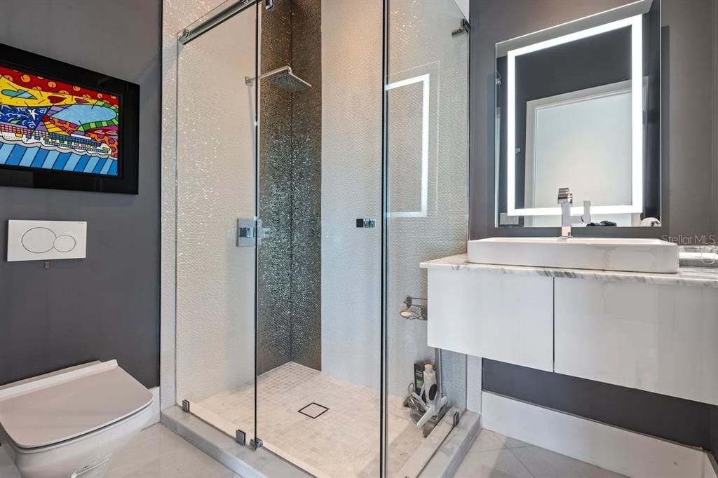 For Sale: $2,445,000 (6 beds, 5 baths, 5071 Square Feet)