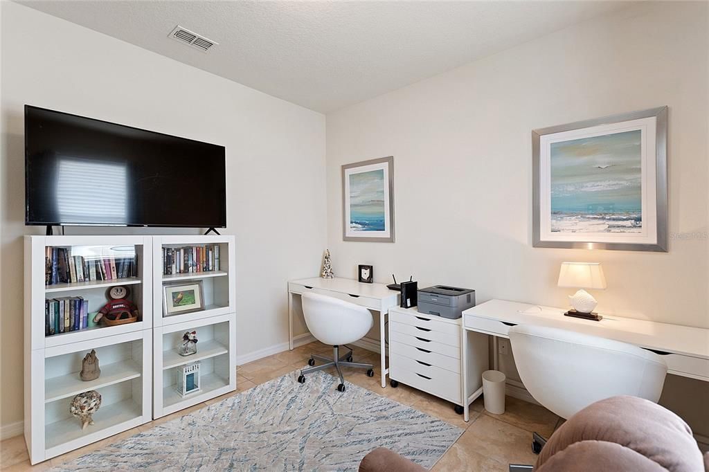 Activo con contrato: $399,900 (3 camas, 2 baños, 2024 Pies cuadrados)