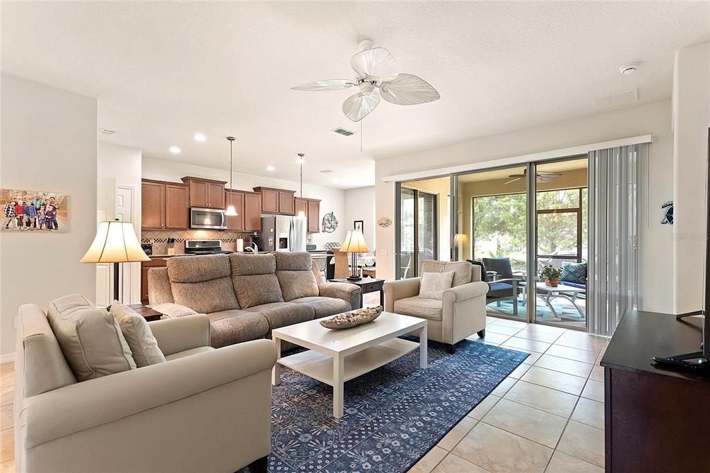 Activo con contrato: $399,900 (3 camas, 2 baños, 2024 Pies cuadrados)