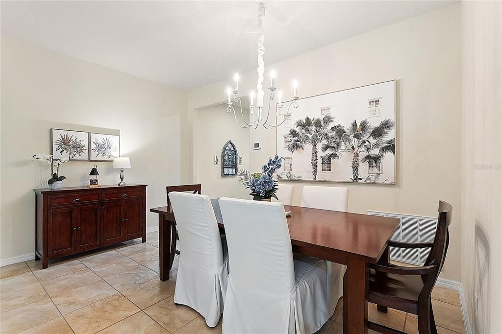 Activo con contrato: $399,900 (3 camas, 2 baños, 2024 Pies cuadrados)