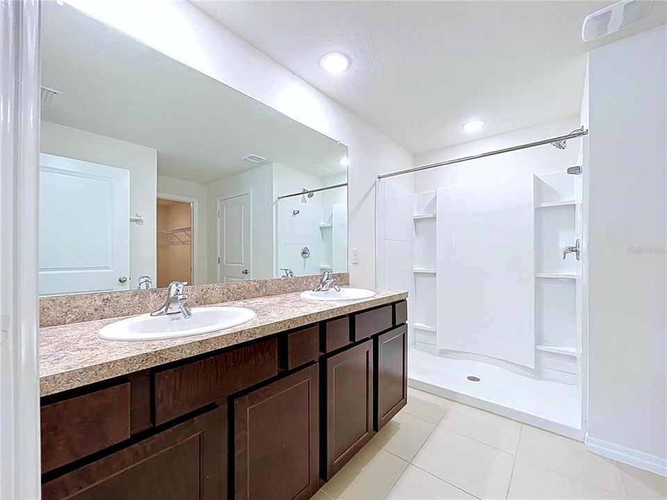 На продажу: $310,000 (4 спален, 2 ванн, 1846 Квадратных фут)