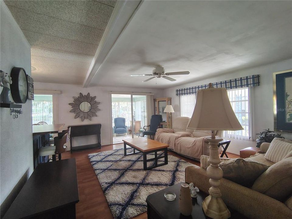 For Rent: $2,000 (2 beds, 2 baths, 960 Square Feet)
