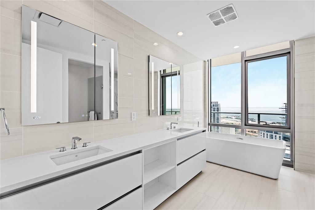 For Sale: $3,475,000 (3 beds, 3 baths, 2606 Square Feet)