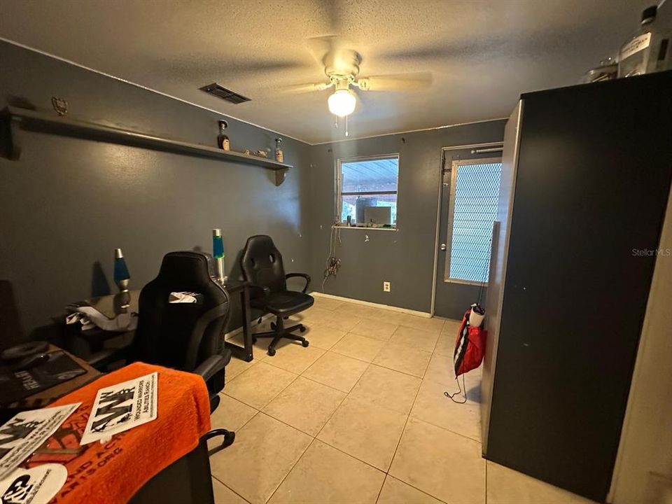 Activo con contrato: $275,000 (3 camas, 2 baños, 1001 Pies cuadrados)
