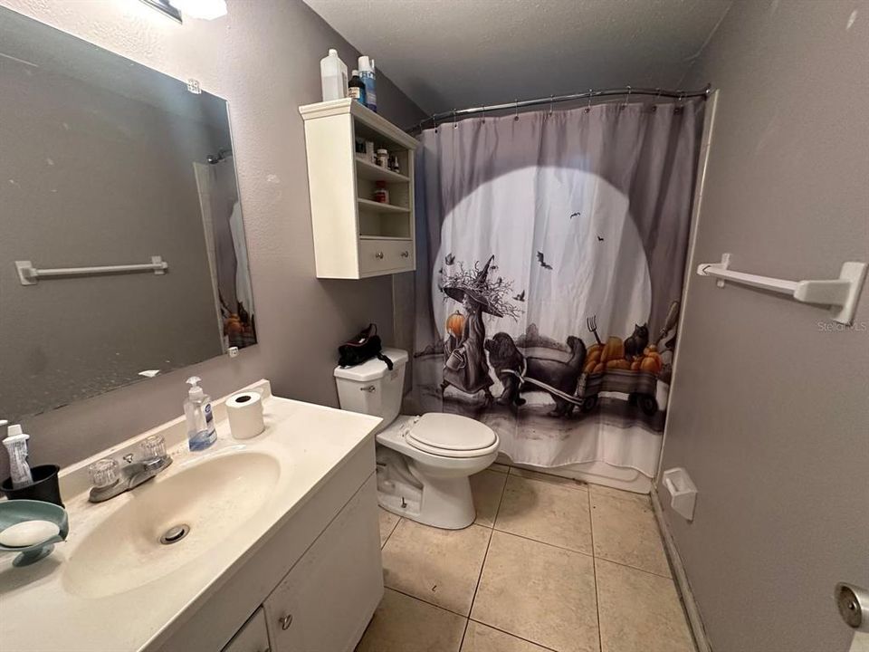 Activo con contrato: $275,000 (3 camas, 2 baños, 1001 Pies cuadrados)