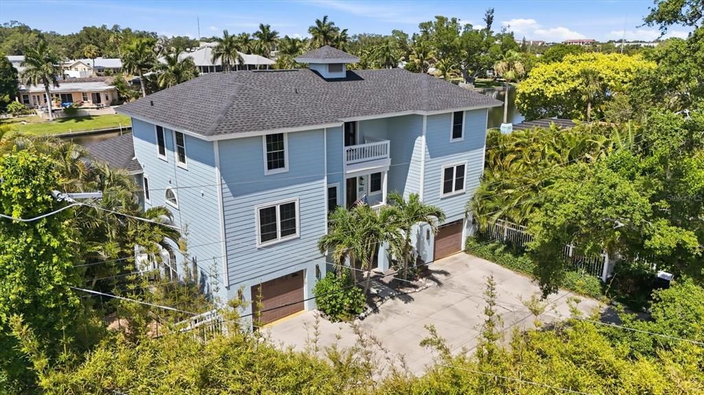 For Sale: $1,895,000 (6 beds, 4 baths, 4433 Square Feet)