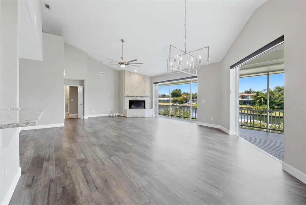 For Sale: $1,895,000 (6 beds, 4 baths, 4433 Square Feet)