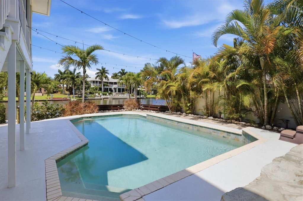 For Sale: $1,895,000 (6 beds, 4 baths, 4433 Square Feet)