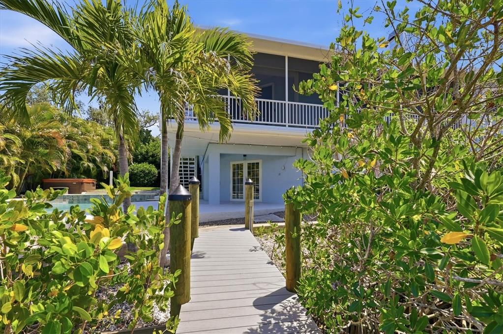For Sale: $1,895,000 (6 beds, 4 baths, 4433 Square Feet)