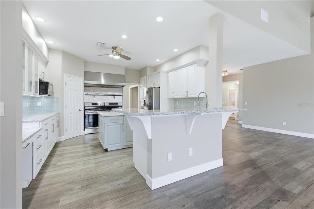For Sale: $1,895,000 (6 beds, 4 baths, 4433 Square Feet)