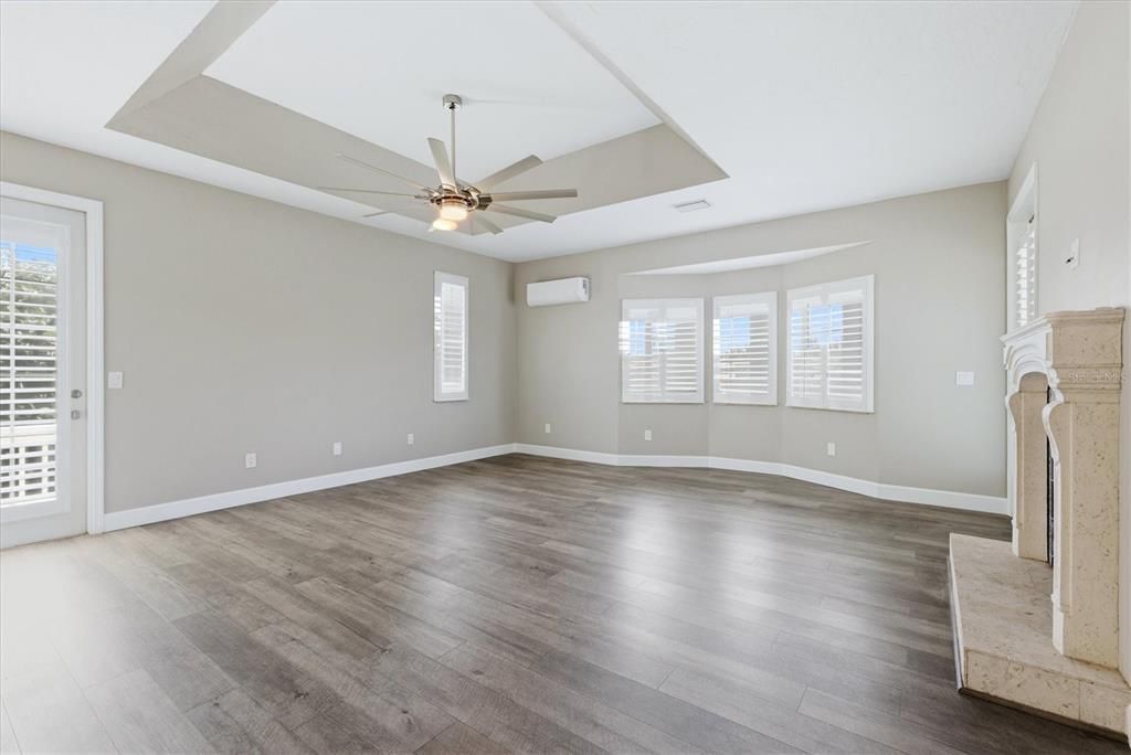 For Sale: $1,895,000 (6 beds, 4 baths, 4433 Square Feet)