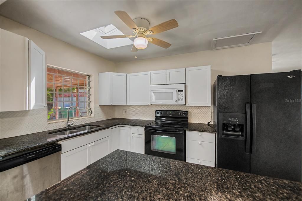 En Venta: $185,000 (2 camas, 1 baños, 1074 Pies cuadrados)