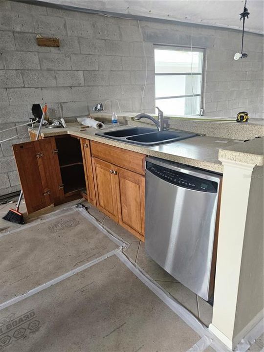 Под контрактом: $64,900 (2 спален, 2 ванн, 1092 Квадратных фут)