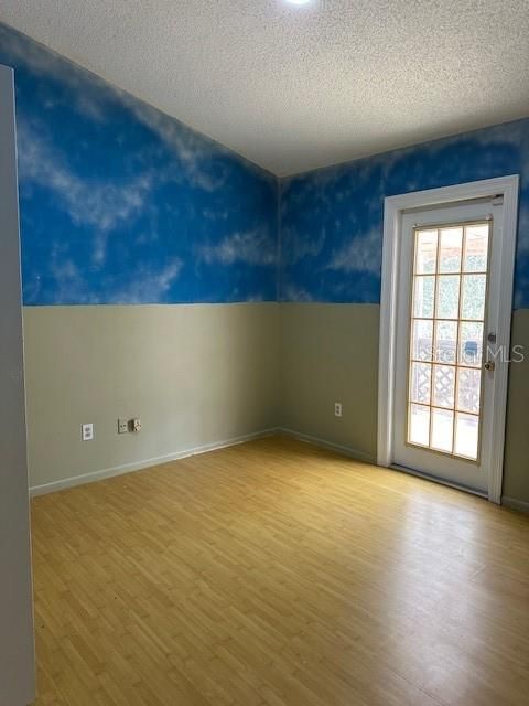 For Rent: $2,750 (4 beds, 2 baths, 1916 Square Feet)