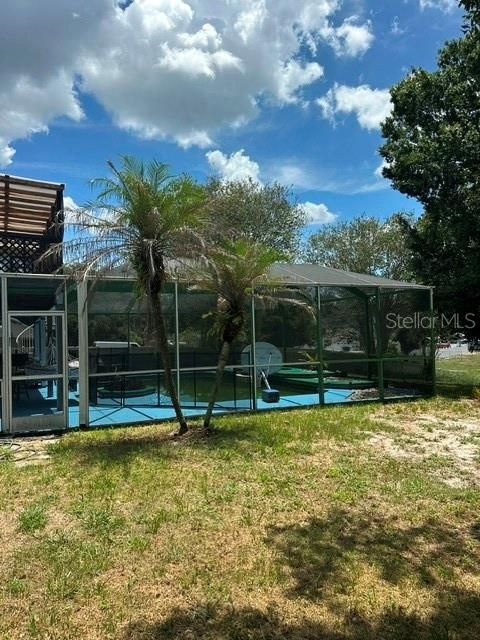 For Rent: $2,750 (4 beds, 2 baths, 1916 Square Feet)