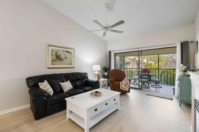 В аренду: $1,950 (2 спален, 2 ванн, 1072 Квадратных фут)